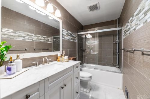 14 Albemarle Rd, East Brunswick NJ  08816-4213 exterior