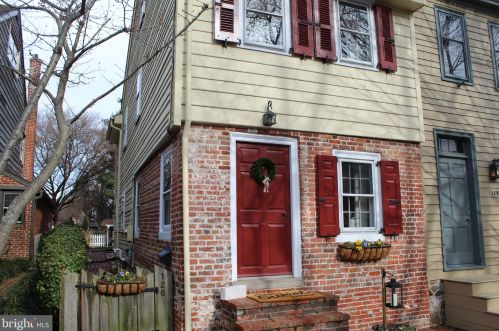 126 2nd St, New Castle, DE 19720-4806