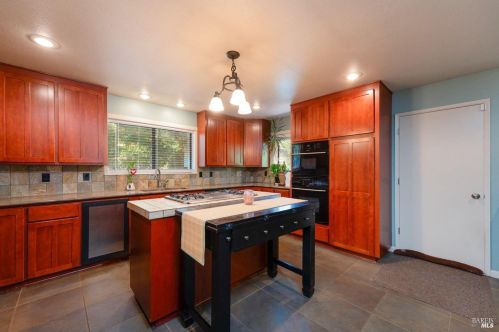 1014 Perkins St, Ukiah CA  95482-4623 exterior