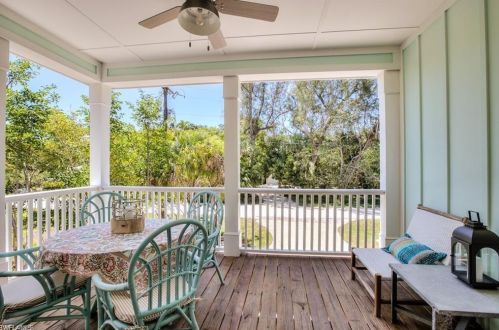 1550 Center St, Sanibel, FL 33957-4517