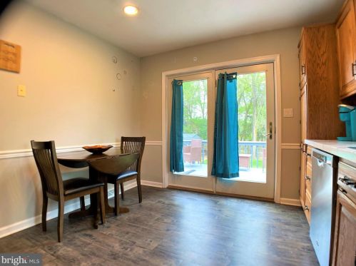 381 Lake St, Ephrata PA  17522-2456 exterior