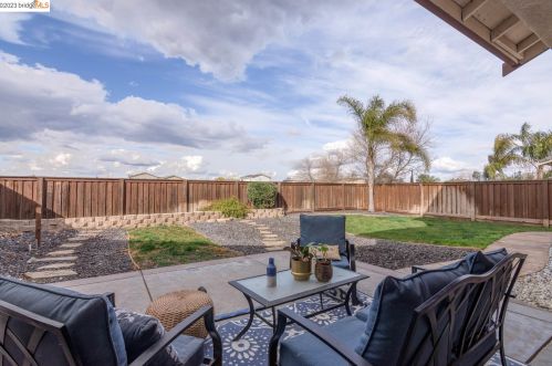 415 Sonnet Ct, Oakley CA  94561-5087 exterior