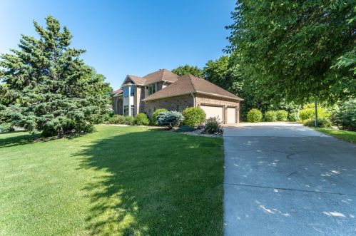 9284 Duckwood Trl, Saint Paul, MN 55125-9395