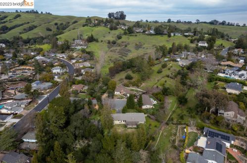 8 Rae Dr, Orinda CA  94563-4360 exterior