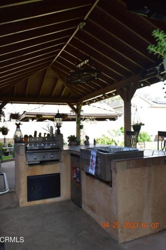 706 Princessa Dr, Oxnard CA  93030-7690 exterior