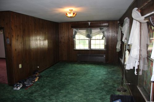 493 Middle Rd, Bay Port NY  11705-1907 exterior