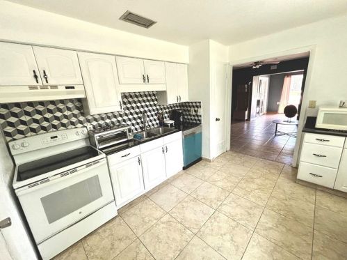 4734 Pilgrim Ln, Lakeland FL  33810-3627 exterior