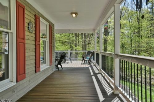 20 Robert St, West Milford Lakes, NJ 07480-3402
