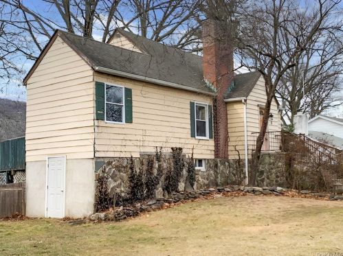 3 Revolutionary Rd, Highland Falls, NY 10928-4306