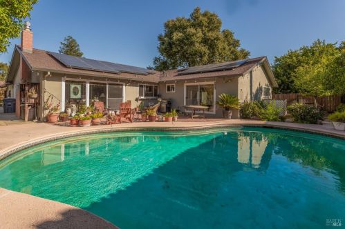 430 Willamette Dr, Vacaville CA  95688-4228 exterior