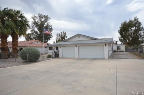 668 Kingsley St, Mohave Valley, AZ 86440-9218