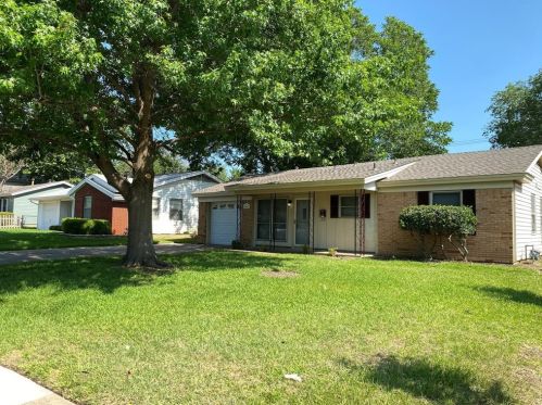 2007 Finley Rd, Irving, TX 75062-4370
