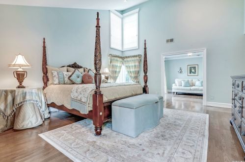 15 Frost Valley Rd, Mount Sinai NY  11766-1401 exterior