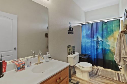 211 Emory Oak Pl, Lathrop CA  95330-8527 exterior