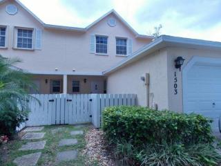 1503 Maplewood Dr, West Palm Beach, FL 33415-1477