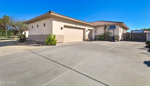 855 Highland St, Chandler, AZ 85225-4368