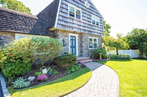 3 Brandy Ct, Lake Grove, NY 11755-2305