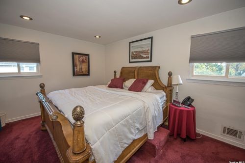 28 Hammond Rd, Elwood NY  11731-4810 exterior