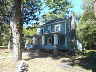 2551 Mountain Rd, Stroudsburg, PA 18360-6710