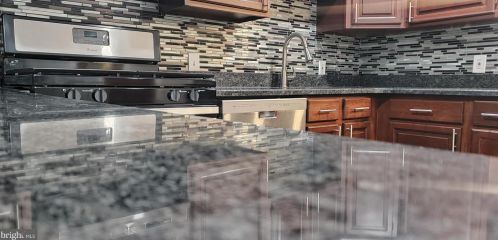 850 Longshore Ave, Philadelphia PA  19111-4423 exterior