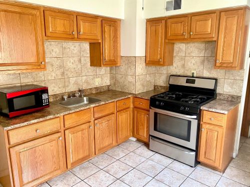4661 19th St, Milwaukee, WI 53209-6432
