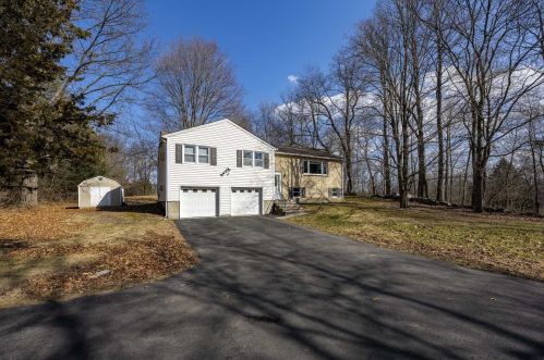 35 Montfort Rd, New Hamburg NY  12590-3520 exterior