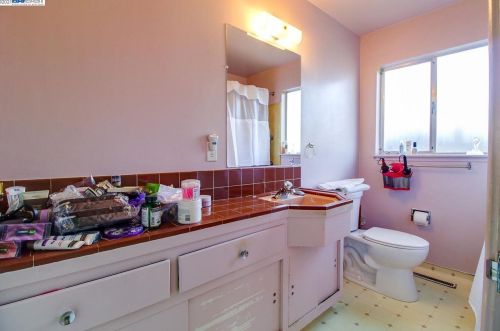 6171 Brookside Ave, Oakland CA 94618-1828 exterior