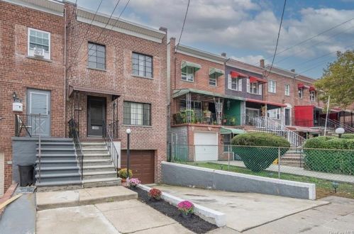 1040 227th St, Bronx, NY 10466-4818