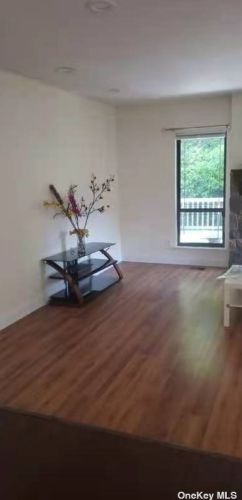 261 Vista Dr, Muttontown, NY 11753-2808