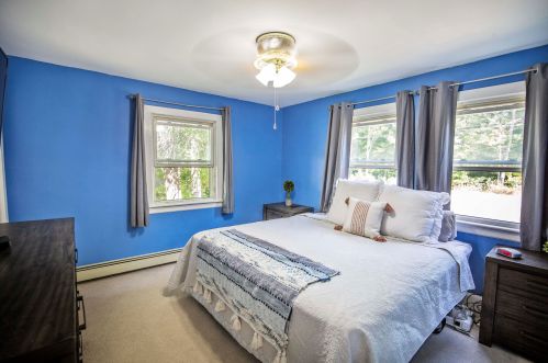 208 Lawrence Rd, Salem NH  03079-3905 exterior