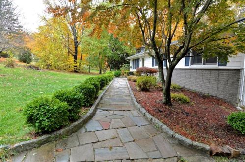 144 Walnut Tree Hill Rd, Huntington, CT 06484-2521