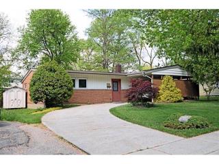 8982 Mockingbird Ln, Cincinnati, OH 45231-4741