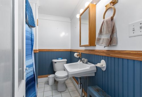 32 Pne St, Dover NH  03820-4202 exterior