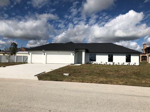 829 15th St, Cape Coral, FL 33991-2921
