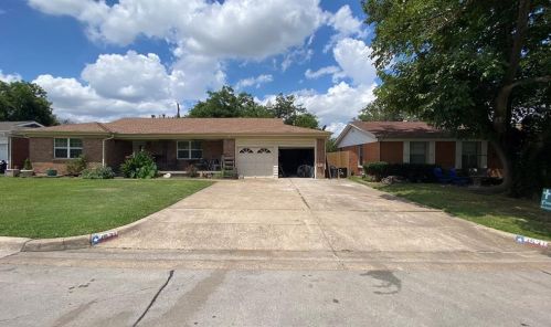 3531 Paramount St, Fort Worth, TX 76117-3331