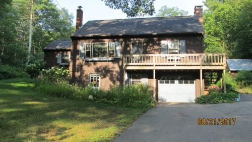 111 Main St, Raymond, NH 03077-2327