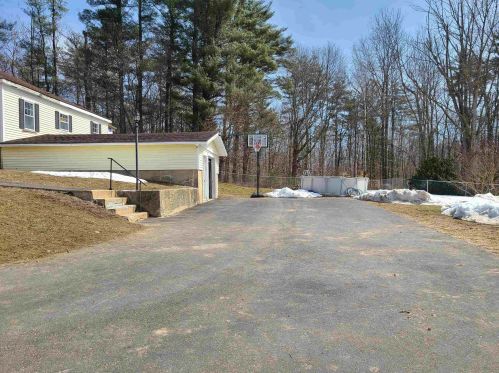 23 Bow St, Northwood, NH 03261-4107