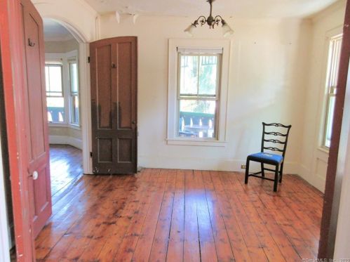 13 Manwaring St, United States Coast Guard Ac CT  06320-5619 exterior