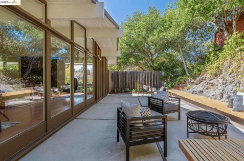4985 Hedge Ln, Oakland CA  94602-2641 exterior