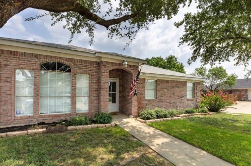 1853 Cedar Tree Dr, Fort Worth, TX 76131-2222