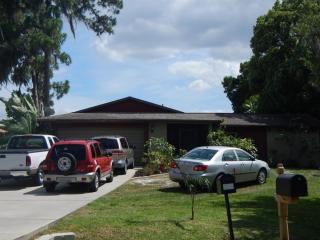 402 6th Ave, Ruskin, FL 33570-4642