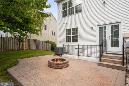 16571 Bramblewood Ln, Woodbridge VA  22191-6014 exterior