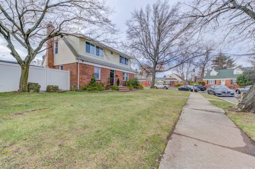 5 Monaco Ave, Floral Park NY  11003-4209 exterior