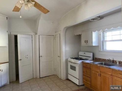 86 Malcolm Ave, Outwater NJ  07026-1218 exterior