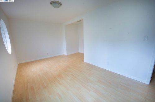 3139 Courtland Ave, Oakland CA 94601-4707 exterior