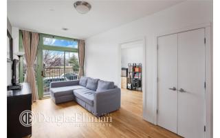2 Bayard St, Brooklyn, NY 11211-1201