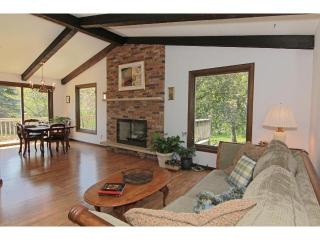 4141 Victoria St, Saint Paul, MN 55126-2242