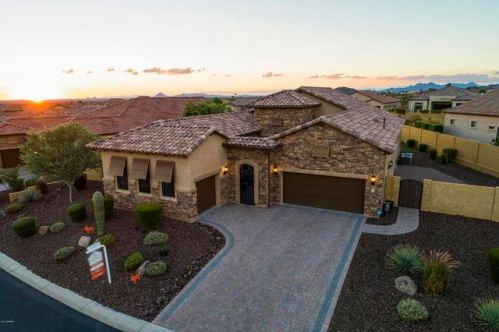 8554 Lockwood St, Mesa, AZ 85207-3014
