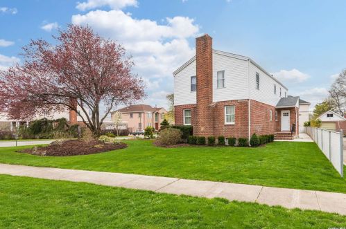 378 Hillside Dr, New Hyde Park, NY 11040-2719