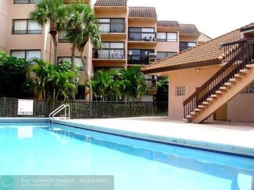 1950 Congress Ave, West Palm Beach FL  33401-8207 exterior